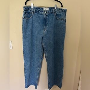 Abercrombie High Rise Loose Jean - Size 34 (18L)